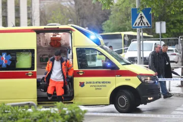Tučnjava ispred noćnog kluba: Pijani mladić udarao policajca u glavu, pa mu slomio zub