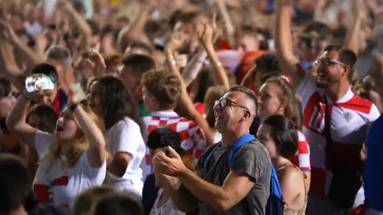 Hrvatska noćas neće spavati: 'Nama će leći peka, teletina i kumpiri, pa &scaron;to bude!'