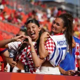 Lijepe Hrvatice dovele atmosferu do usijanja, a svi gledaju &scaron;to Ivana Knoll ima na sebi