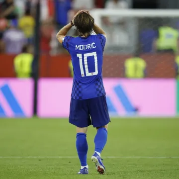 Utučeni Modrić i Vatreni: Luki nakon bolnog poraza pri&scaron;ao Ronaldo! Ovo niste vidjeli na TV-u