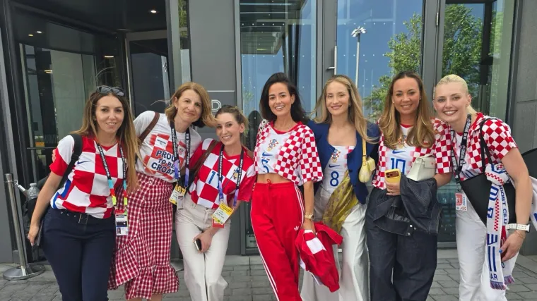 Vanja, Izabel i Adriana zajedno u Torontu bodrile Vatrene: Ovakav prizor ne viđamo često
