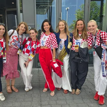 Vanja, Izabel i Adriana zajedno u Torontu bodrile Vatrene: Ovakav prizor ne viđamo često