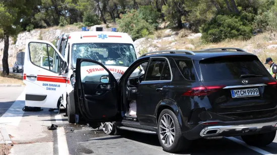 Frontalni sudar Mercedesa i sanitetskog vozila: Objavljeni detalji nesreće u &Scaron;ibeniku