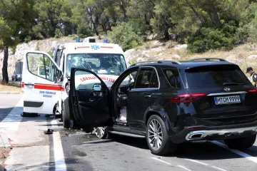 Frontalni sudar Mercedesa i sanitetskog vozila: Objavljeni detalji nesreće