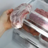 Otvorite hladnjak pa možda i vi radite ovu skupu pogre&scaron;ku: Stručnjaci upozoravaju da to nije dobro