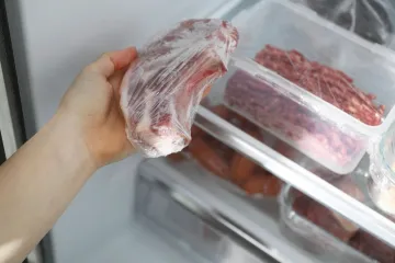 Otvorite hladnjak pa možda i vi radite ovu skupu pogre&scaron;ku: Stručnjaci upozoravaju da to nije dobro