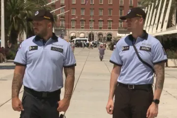 Dalmacijom patroliraju policajci iz osam stranih zemalja, pogledajte Čehe u akciji na rivi