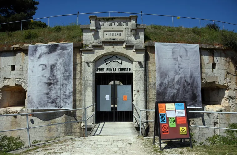 Uru&scaron;io se stari bunker u Istri, &scaron;estero mladih stranaca zavr&scaron;ilo u bolnici