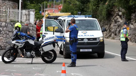 Motocikl sletio s ceste, jedna osoba poginula, druga ozlijeđena