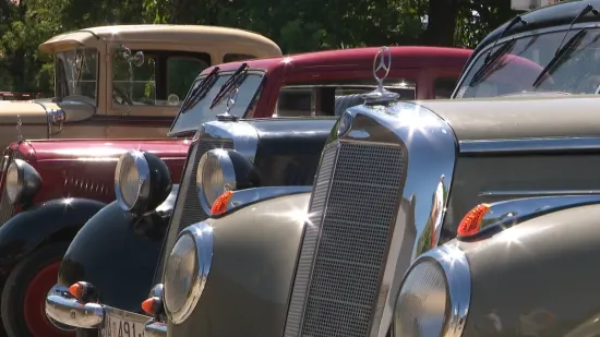 Vlasnici provozali oldtimere Novom Gradi&scaron;kom: 'Vozila su imala du&scaron;u'