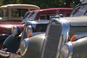 Vlasnici provozali oldtimere Novom Gradi&scaron;kom: 'Vozila su imala du&scaron;u'