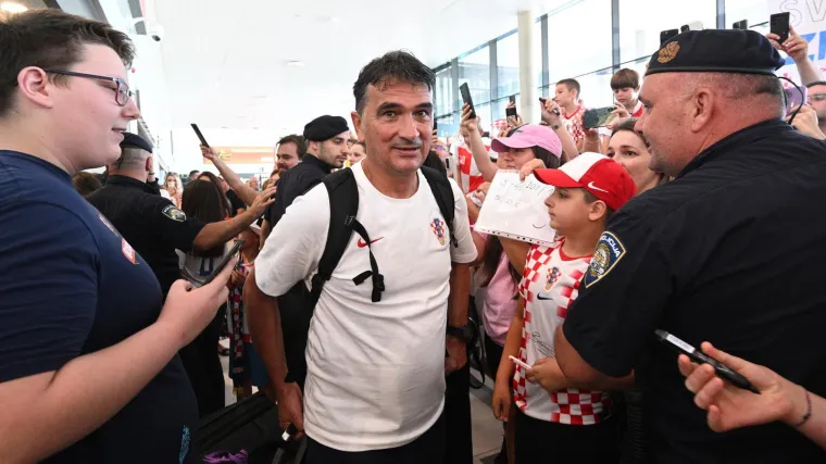 Vatreni su stigli u domovinu, izbornik u suzama govorio o budućnosti