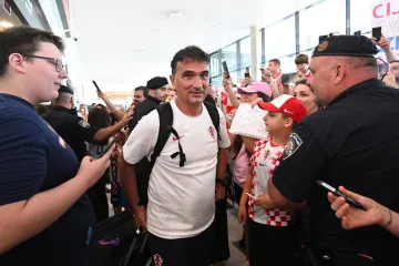 Vatreni su stigli u domovinu, izbornik u suzama govorio o budućnosti