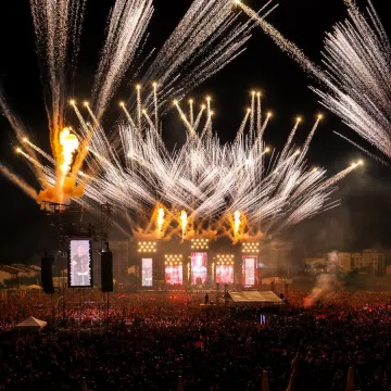 Thompson zapalio Zapre&scaron;ić: Koncert otvorio spektakularnim vatrometom