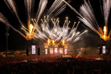 Thompson zapalio Zapre&scaron;ić: Koncert otvorio spektakularnim vatrometom
