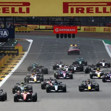 Može li talijanski fenomen nastaviti grabiti ka tituli ili će Lewis Hamilton iskoristiti domaću stazu
