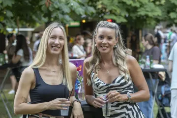 Legice zablistale na Sofi: Plavokosa ljepotica u zebrastoj haljini privlačila poglede