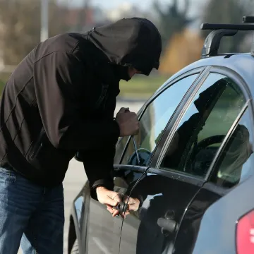Lopovi iz auta ukrali desetke tisuća eura: Policija otkrila kako su otključali BMW