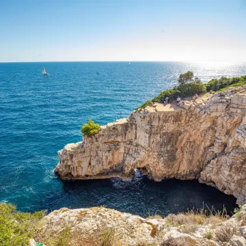Turisti u Puli te&scaron;ko ozlijeđeni: Skakali su sa stijena u more