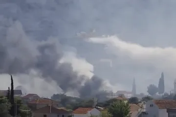 Zapovjednik vatrogasaca uživo s terena: 'Stanje je pod kontrolom, kuće nisu ugrožene'