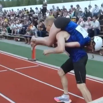 Njima supružnici doslovno vise za vratom, pogledajte najluđe prvenstvo na svijetu