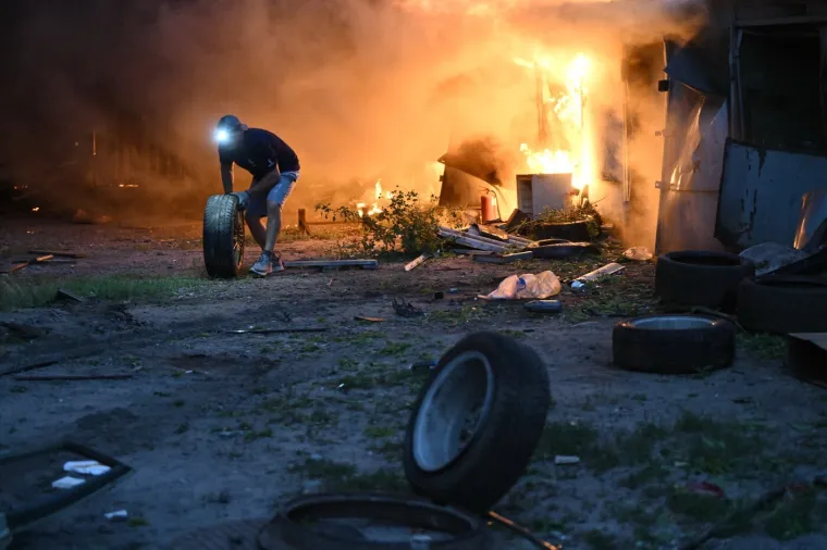 Scene očaja u Kijevu: Eksplozije i dim probudile grad, sve je vi&scaron;e žrtava silovitog napada
