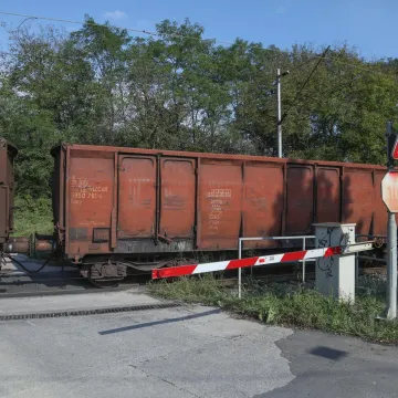 Pijana biciklistica (47) u Varaždinu nije se zaustavila kod rampe... Vlak je odbacio