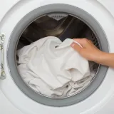 Izbjegnite neugodne mirise i iritaciju: Evo koliko često treba prati posteljinu ljeti
