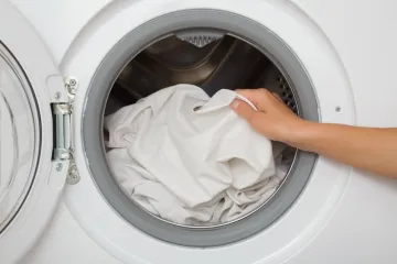 Izbjegnite neugodne mirise i iritaciju: Evo koliko često treba prati posteljinu ljeti