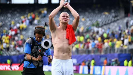 Princeza do&scaron;la u svlačionicu Norve&scaron;ke, a Haaland ju dočekao bez majice: Snimka obi&scaron;la svijet