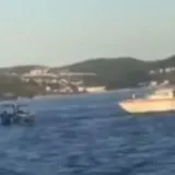 Posvađali se na privezi&scaron;tu, jedan izvukao pi&scaron;tolj, drugi ga izudarao po glavi