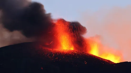 Etna se probudila! Lava izlazi iz najvi&scaron;eg aktivnog vulkana u Europi: Brojni avioni spu&scaron;teni na zemlju