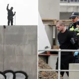 Popeo se na vrh mosta, ispisao grafit i odbijao sići zbog jednog razloga: 'Dosta mi je plaćanja'