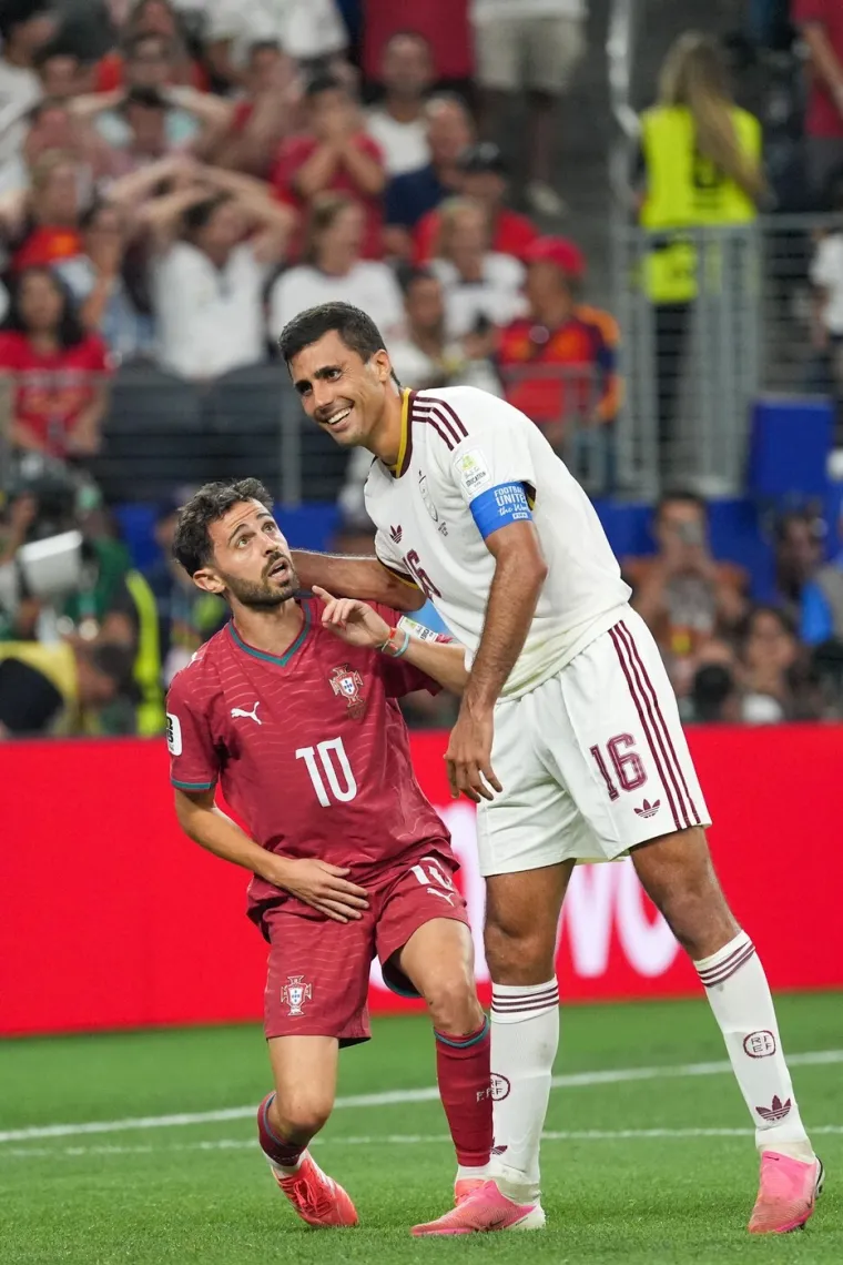 Dok su svi gledali u Ronalda donedavni suigrači se umalo potukli, pogledajte scene