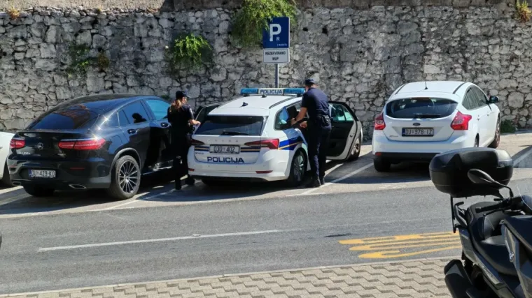 Laura Prgomet s lisicama na rukama dovedena pred DORH: Objavljena snimka