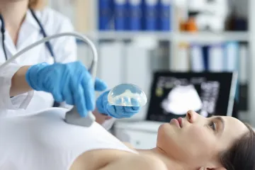 Povećala je grudi, a onda je uslijedio &scaron;ok: Pogledajte &scaron;to je plutalo u implantantima!