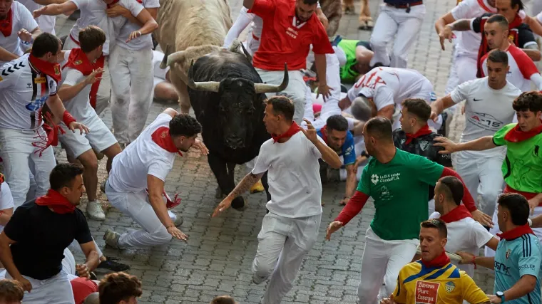Pogledajte ove scene! Počeo festival u Pamploni: Stotine bježale pred bikovima, petero ozlijeđenih