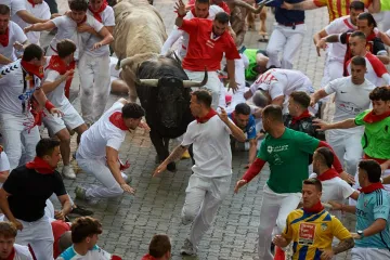 Pogledajte ove scene! Počeo festival u Pamploni: Stotine bježale pred bikovima, petero ozlijeđenih