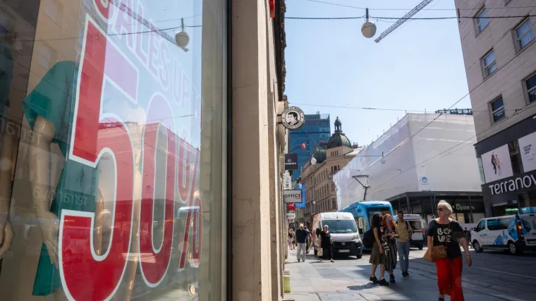 Lažne trgovine vrebaju kupce: Istražili smo zamke sniženja i kako ostvariti svoja prava