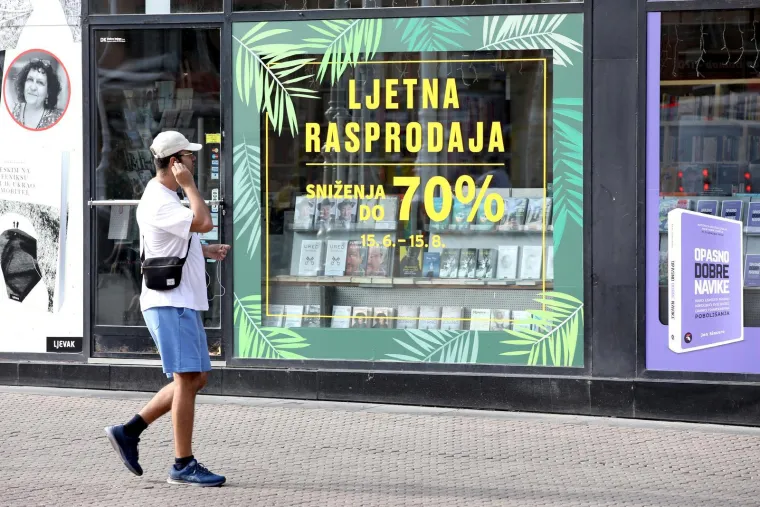 Lažne trgovine vrebaju kupce: Istražili smo zamke sniženja i kako ostvariti svoja prava