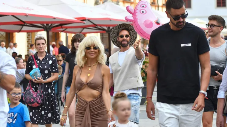 Koliko zgodnih mu&scaron;karaca oblijeće Maju nakon prekida sa &Scaron;imom? Na odmoru uživa u dobrom dru&scaron;tvu
