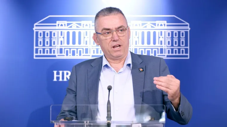 Ćipe žestoko udario po Novostima: 'Pljuju po Thompsonu i svemu &scaron;to ima veze s Hrvatskom'