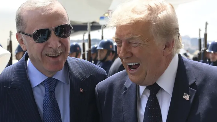 Trump u Ankari napao NATO: 'Želio bih da SAD kontrolira Grenland'