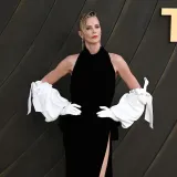 Charlize Theron u toplesu raspametila pratitelje: Nosila je samo dijamantne nau&scaron;nice