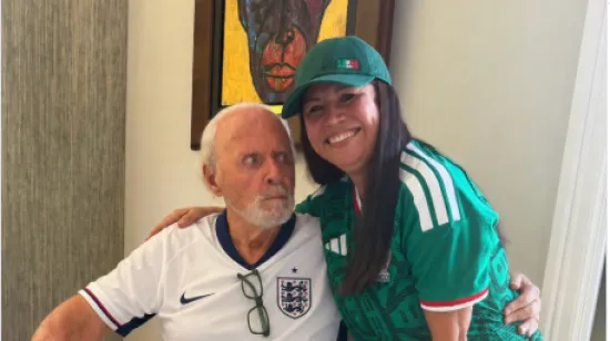 Anthony Hopkins u dresu &scaron;okirao navijače: 'Zar si postao Englez ili senilan?'