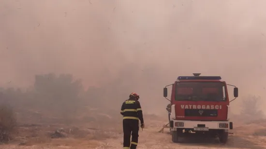 Opet gori kod Trogira: Vatra planula uz prugu, nagađa se o uzroku