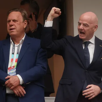 Ima li kraja cirkusu? Pogledajte kako je Infantino paradirao i pozirao s egipatskom zastavom