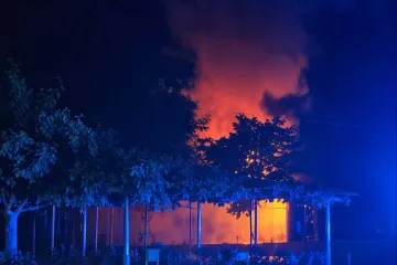 Vatrena stihija progutala restoran u Rovinju, požar gasilo 14 vatrogasaca
