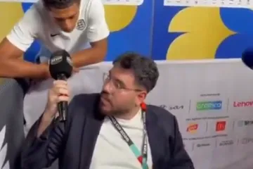 Jude Bellingham odu&scaron;evio svijet gestom prema novinaru u kolicima