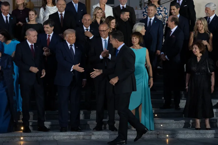 Pogledajte gdje je Milanović stajao na zajedničkoj fotografiji NATO samita